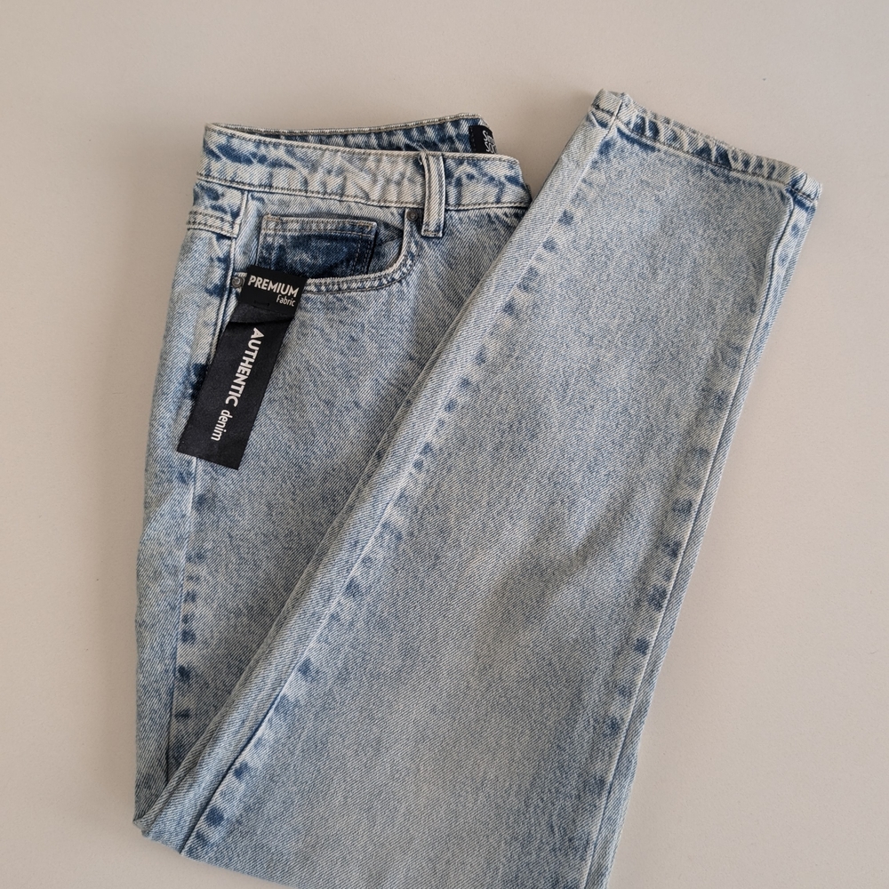 High Rise Light Blue Jeans - Picture 3 of 3